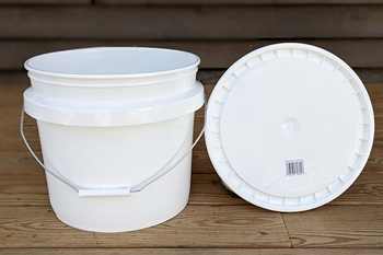 2 Gallon Bucket With Snap-On Lid