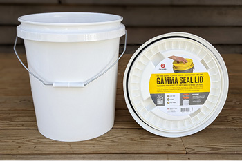 https://www.redhillgeneralstore.com/housewares/kitchen/kitacc/pics/thumbs/5-Gallon-Food-Grade-Bucket-Gamma-Lid.jpg