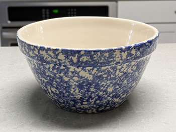Ohio Stoneware blue spongeware mixing bowl, 10 inch
